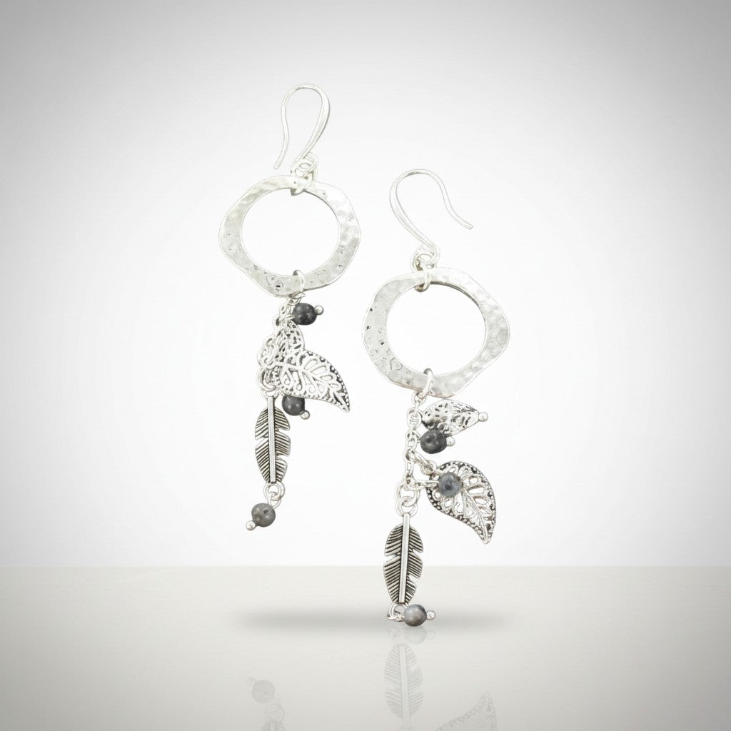 Beaten Ring With Leaf Charms Earrings In Silver Plate