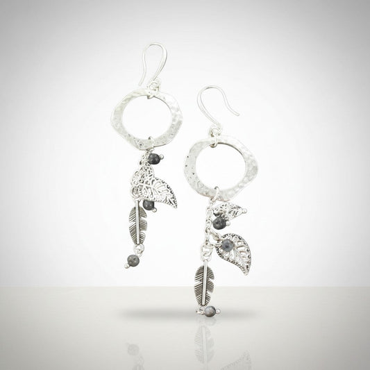 Beaten Ring With Leaf Charms Earrings In Silver Plate