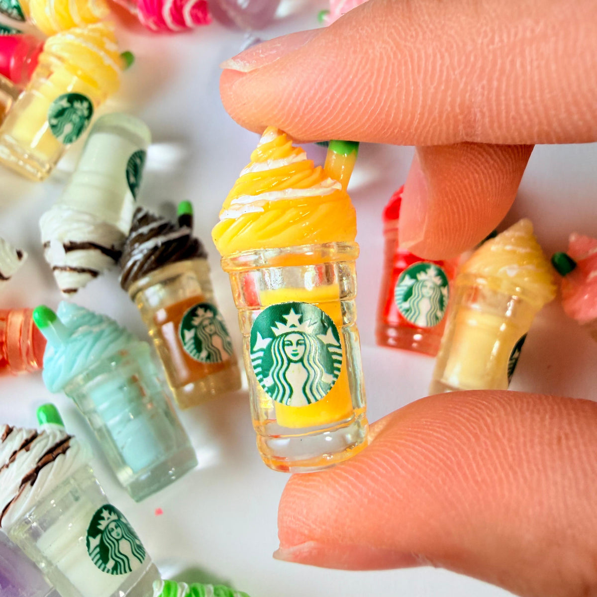 Breloques de boisson Frappuccino mixtes pour l'artisanat de bricolage