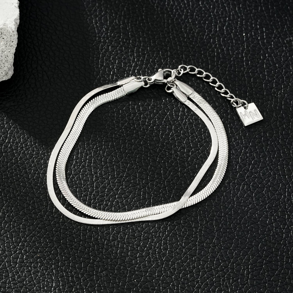 INESE : Bracelet en or blanc (ton argenté) à 2 couches, texture peau de serpent