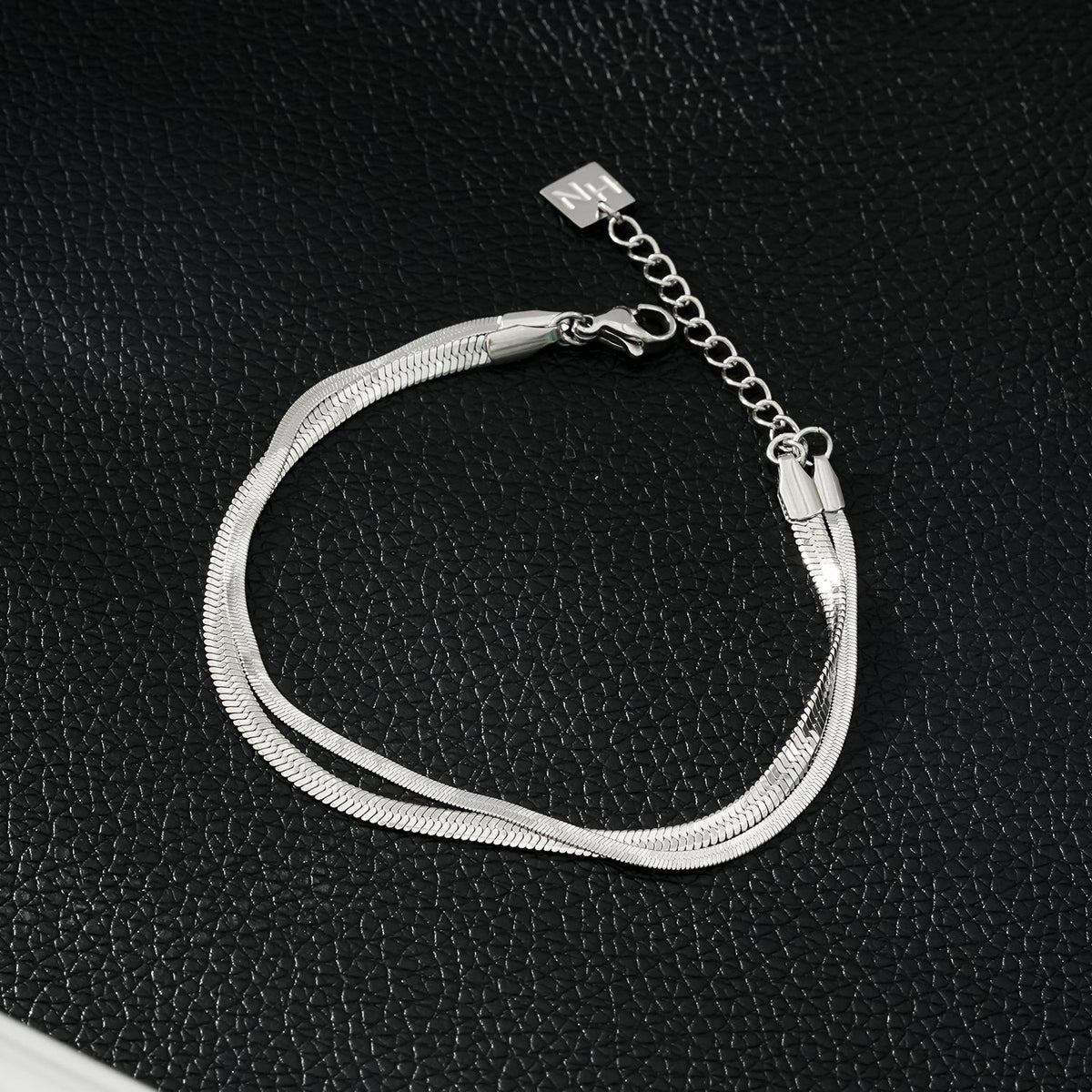 INESE : Bracelet en or blanc (ton argenté) à 2 couches, texture peau de serpent