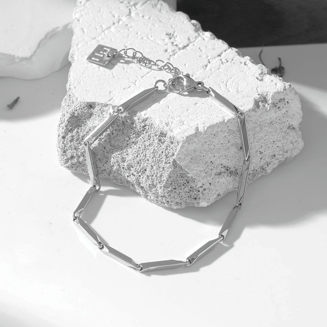 Style ITARSI Argent : Bracelet chaîne à perles géométriques minimalistes