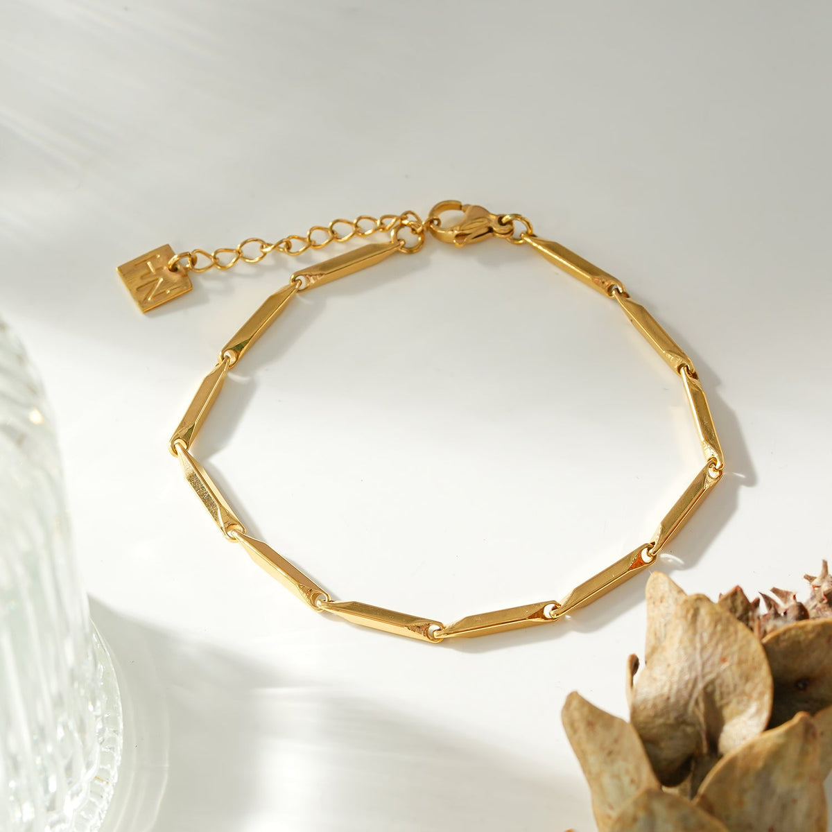 Style ITARSI Gold : Bracelet en chaîne à perles de forme géométrique minimaliste