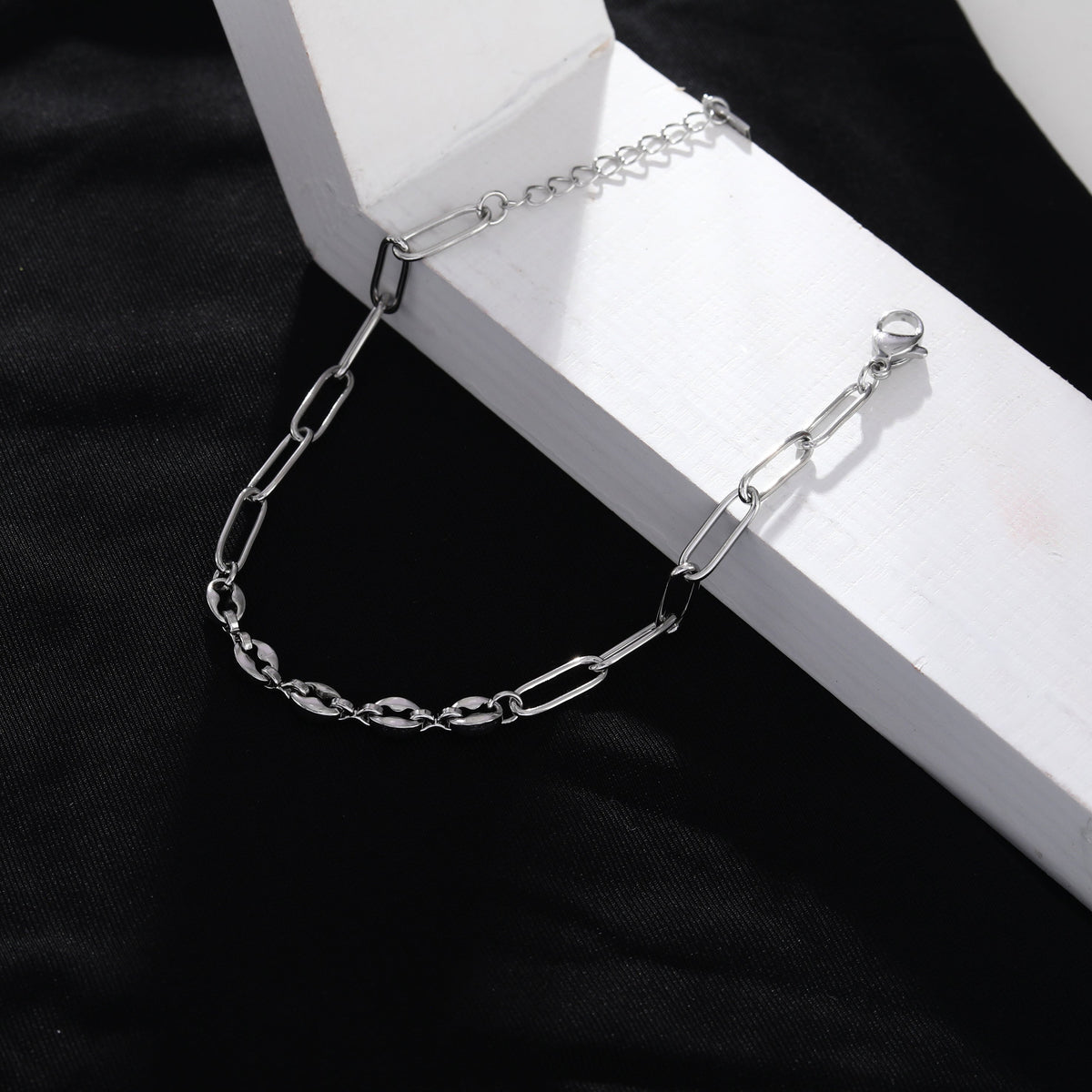Bracelet en chaîne IZARA avec trombones et perles ovales en argent