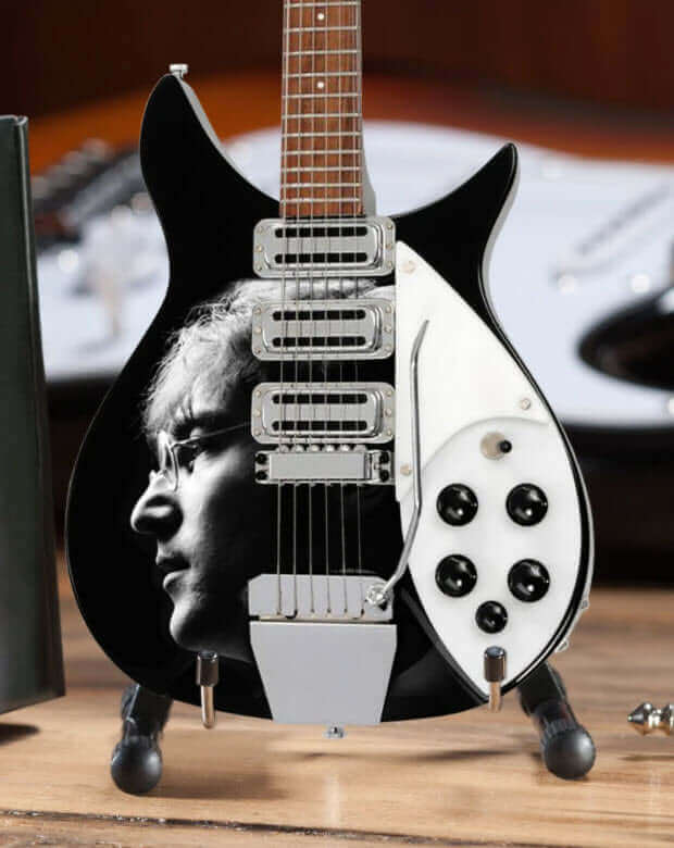 Fab Four sous licence - Mini-guitare hommage à John Lennon - Radio Days