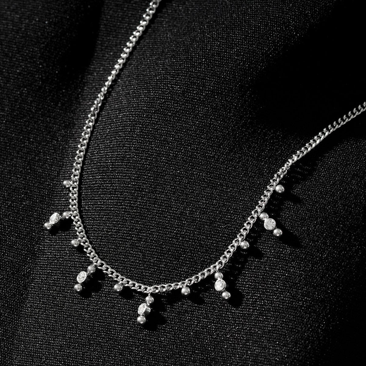 Style KALPI : Collier en chaîne avec zircons et perles en argent