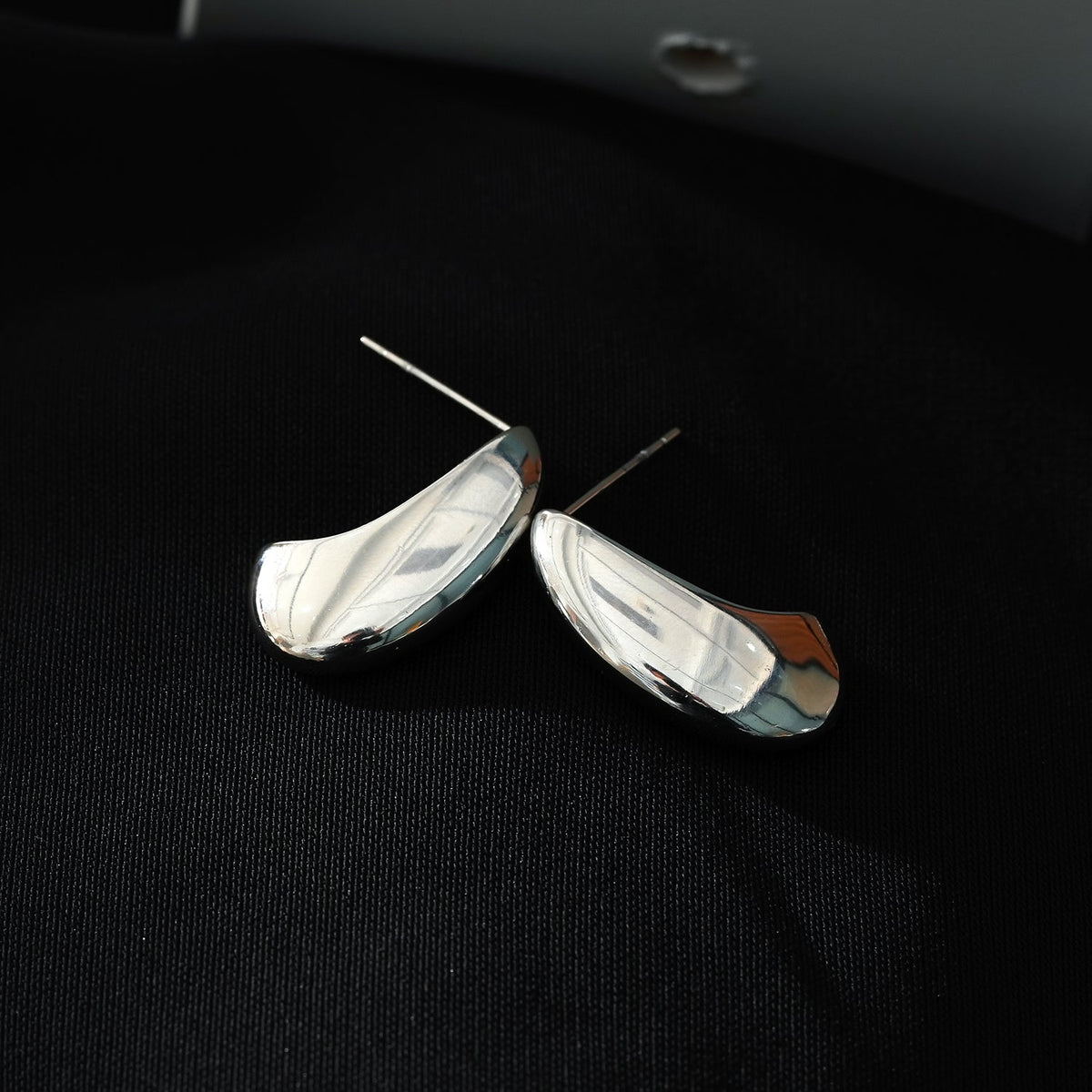 KEENE Or Blanc (Argenté) : Boucles d'oreilles clous géométriques légères à l'aspect épais