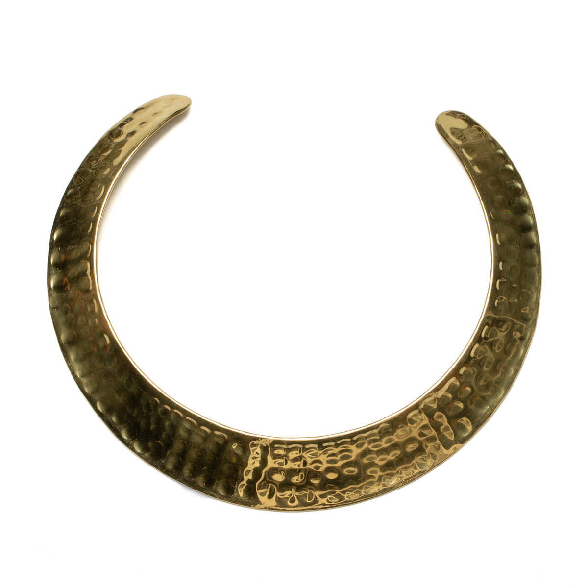 Collier ras du cou en métal martelé - couleur or