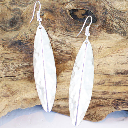 Boucles d'oreilles longues en métal en forme de feuille - Couleur argent