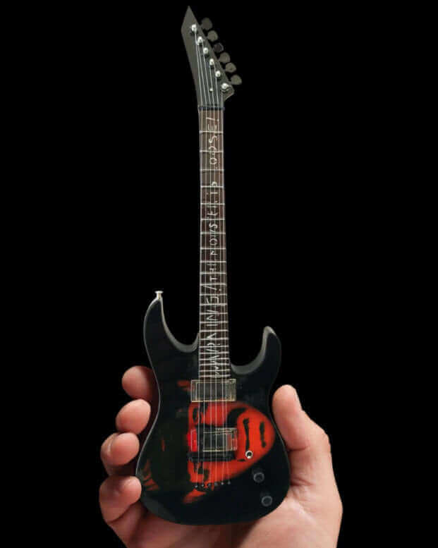 Réplique miniature de la guitare de collection « Frankenstein » de Kirk Hammett