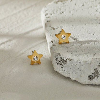 LAYLA Gold : Puces d'oreilles en forme d'étoile avec un oxyde de zirconium solitaire au centre