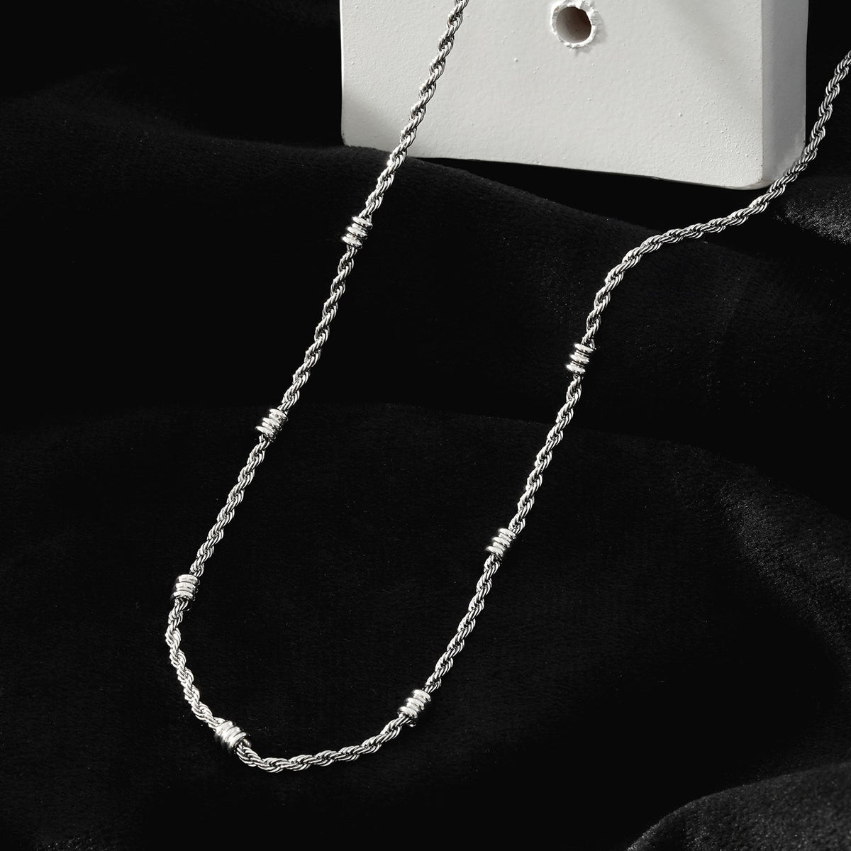 LEMOGES Or blanc argenté : Collier chaîne torsadée perlée