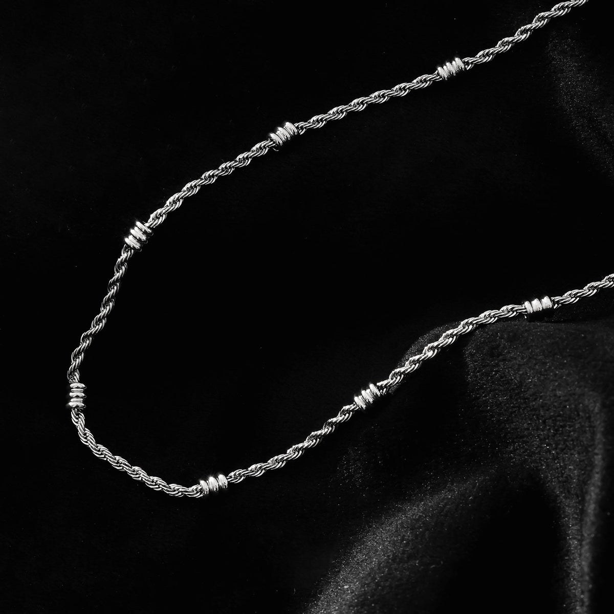 LEMOGES Or blanc argenté : Collier chaîne torsadée perlée