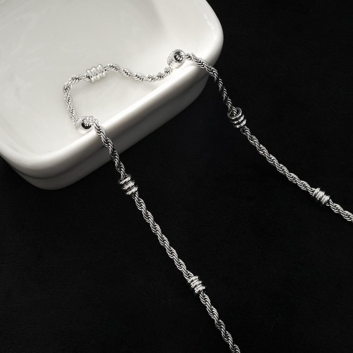 LEMOGES Or blanc argenté : Collier chaîne torsadée perlée