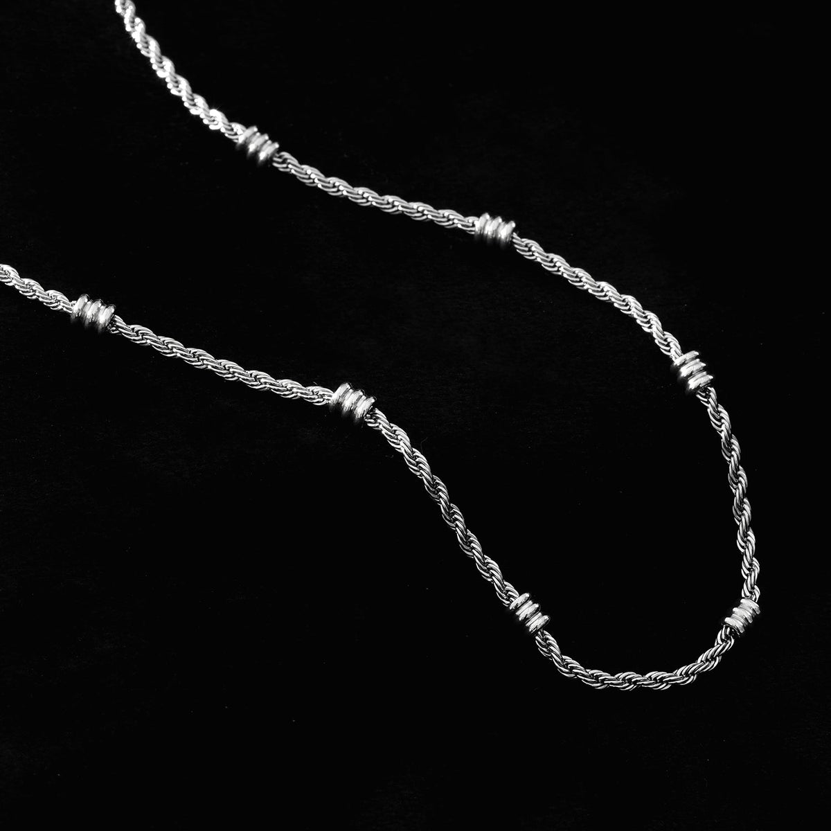 LEMOGES Or blanc argenté : Collier chaîne torsadée perlée