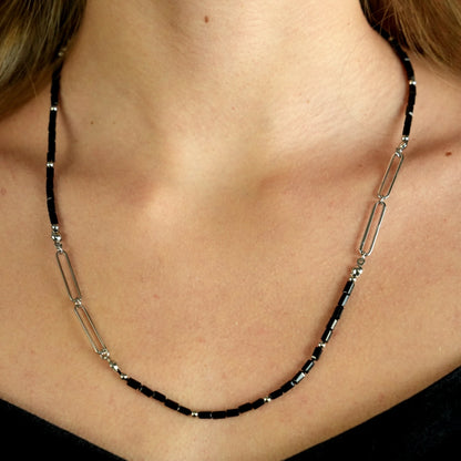 Collier LORENA en chaîne trombone avec perles noires et argentées