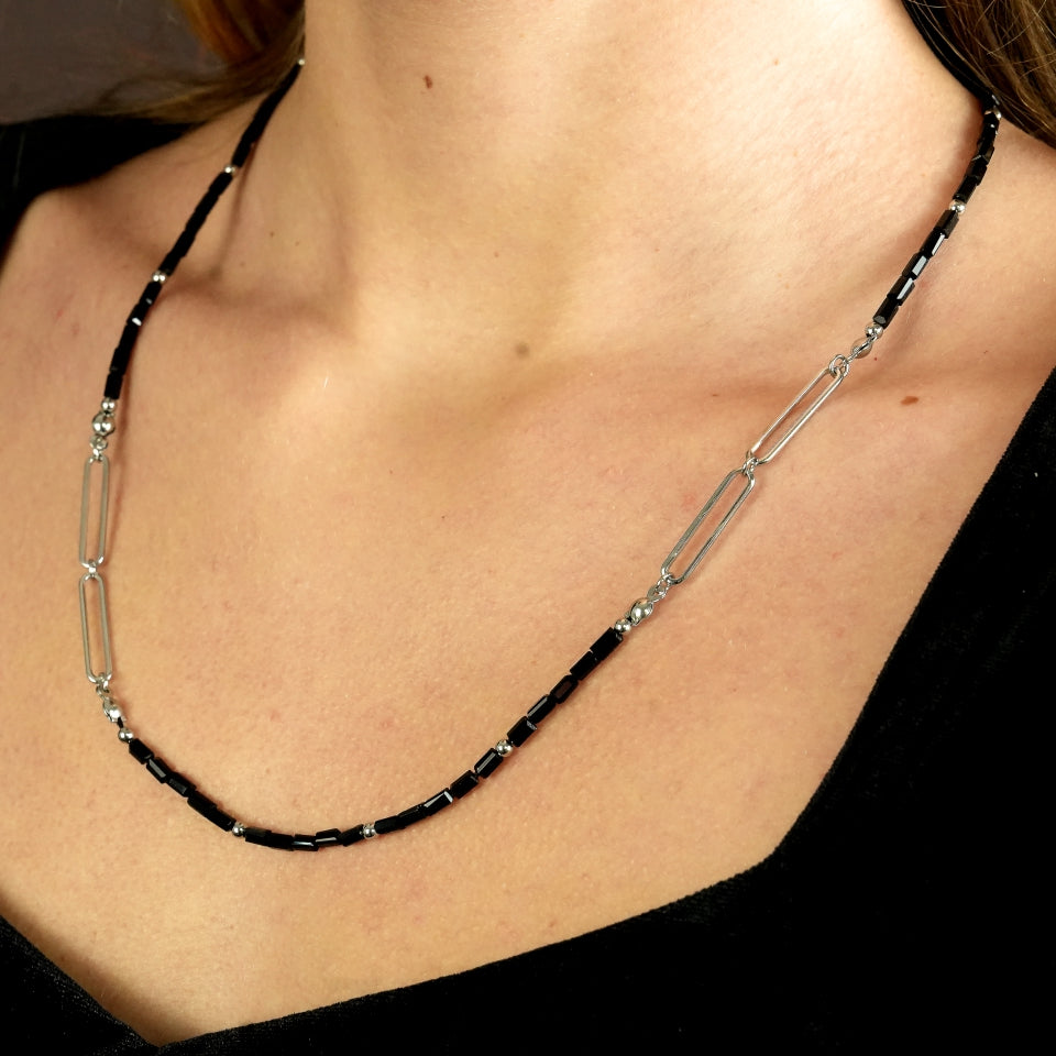 Collier LORENA en chaîne trombone avec perles noires et argentées