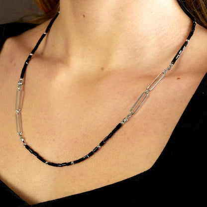 Collier LORENA en chaîne trombone avec perles noires et argentées