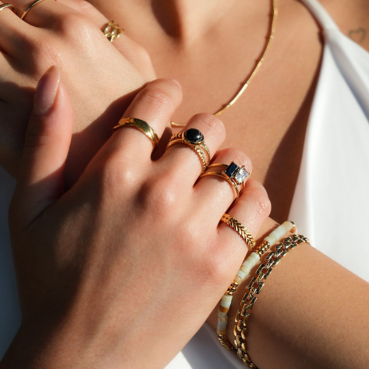 LUCAS : Bague texturée avec motif chevrons superposés