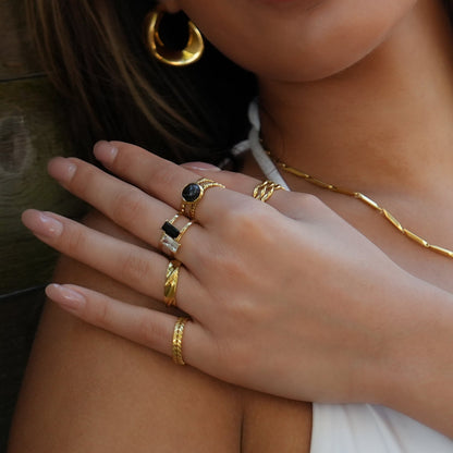 LUCAS : Bague texturée avec motif chevrons superposés