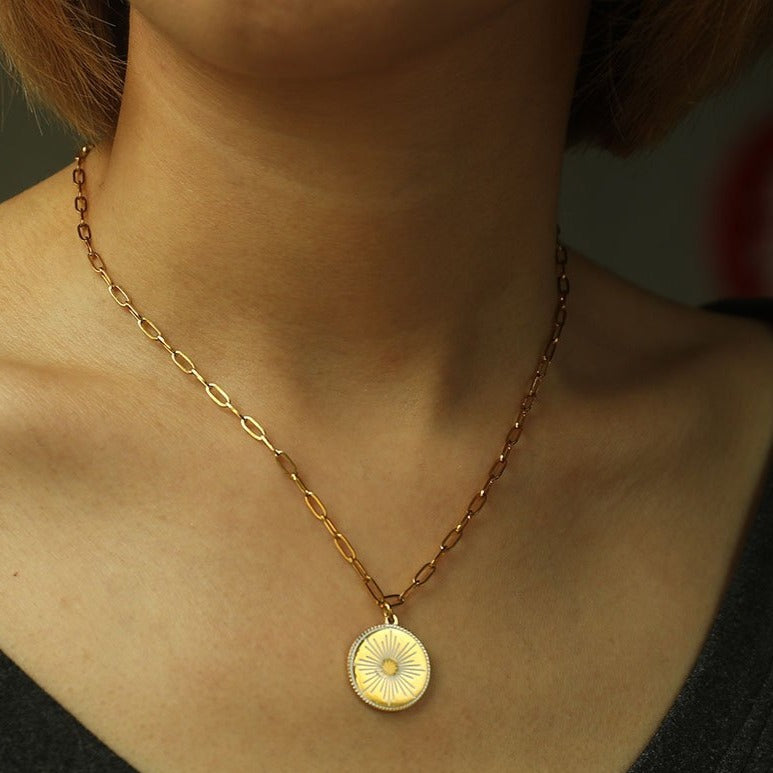 LUNA : Collier pendentif en émail « Star Burst »