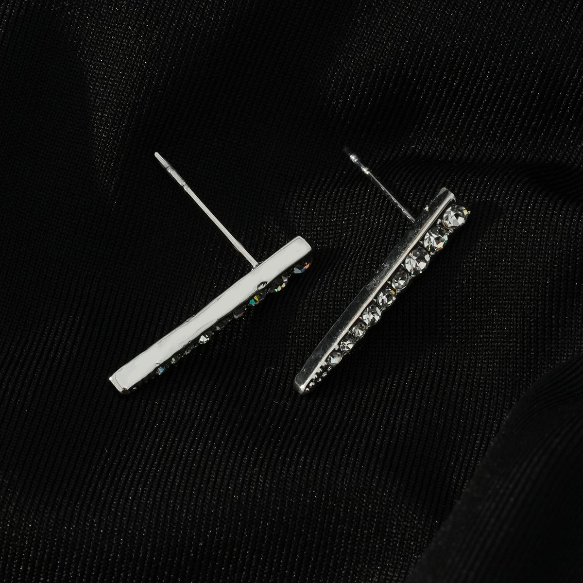 MAGNOLIA Or Blanc (Argenté) : Boucles d'oreilles clous minimalistes, barrette pavée de zircone