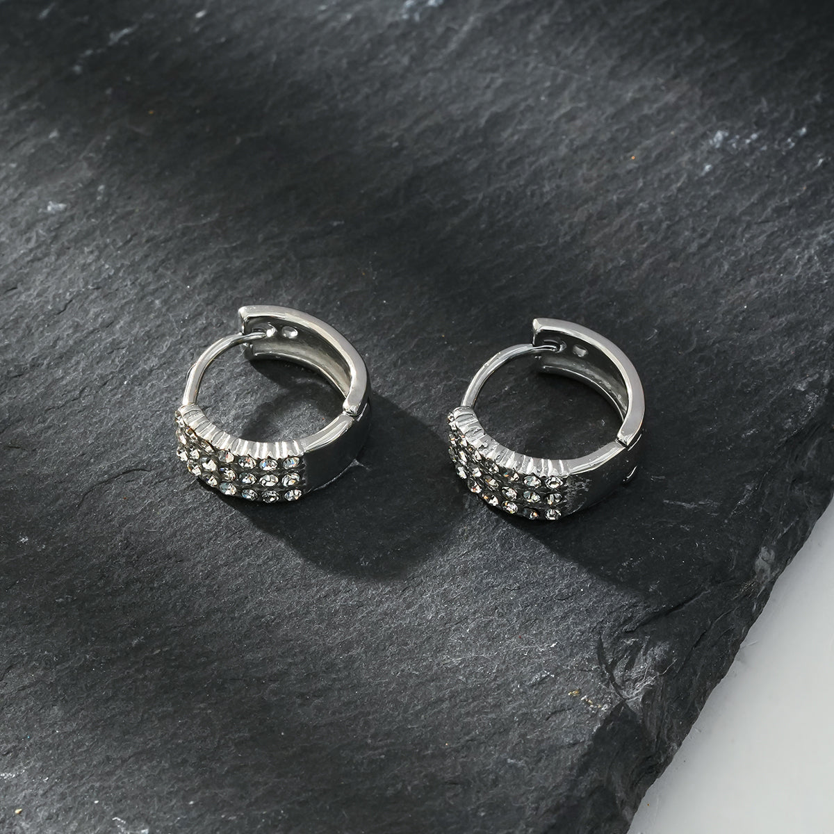 MARIETTA Or Blanc (Ton Argenté) : Mini créoles avec panneau pavé de zircons