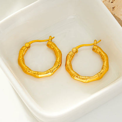 METIOS : Boucles d'oreilles créoles texturées en bambou dorées