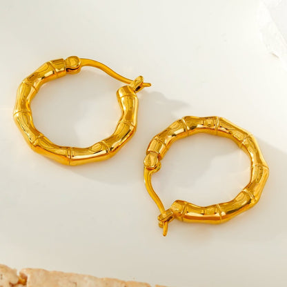 METIOS : Boucles d'oreilles créoles texturées en bambou dorées
