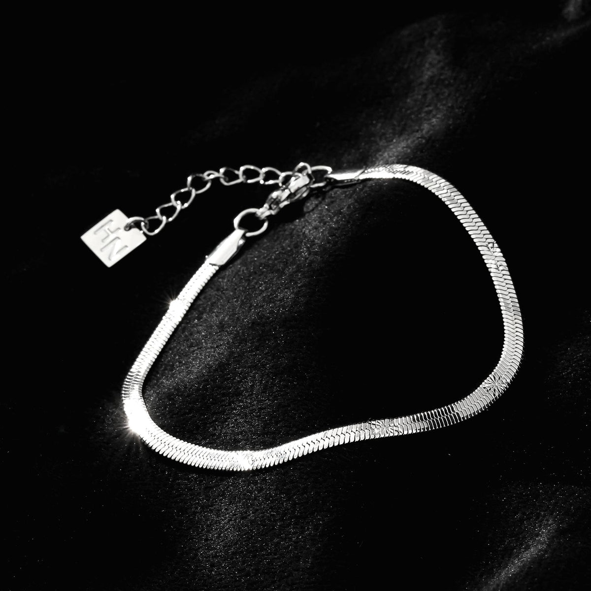MUKER : Bracelet Chaîne Argent Texturé Peau de Serpent Gaufré Étoile