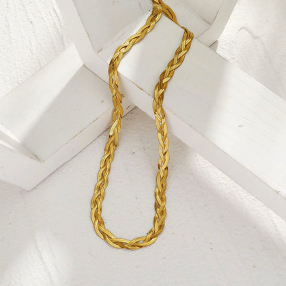 TARA Gold : Collier texture peau de serpent à chevrons entrelacés.
