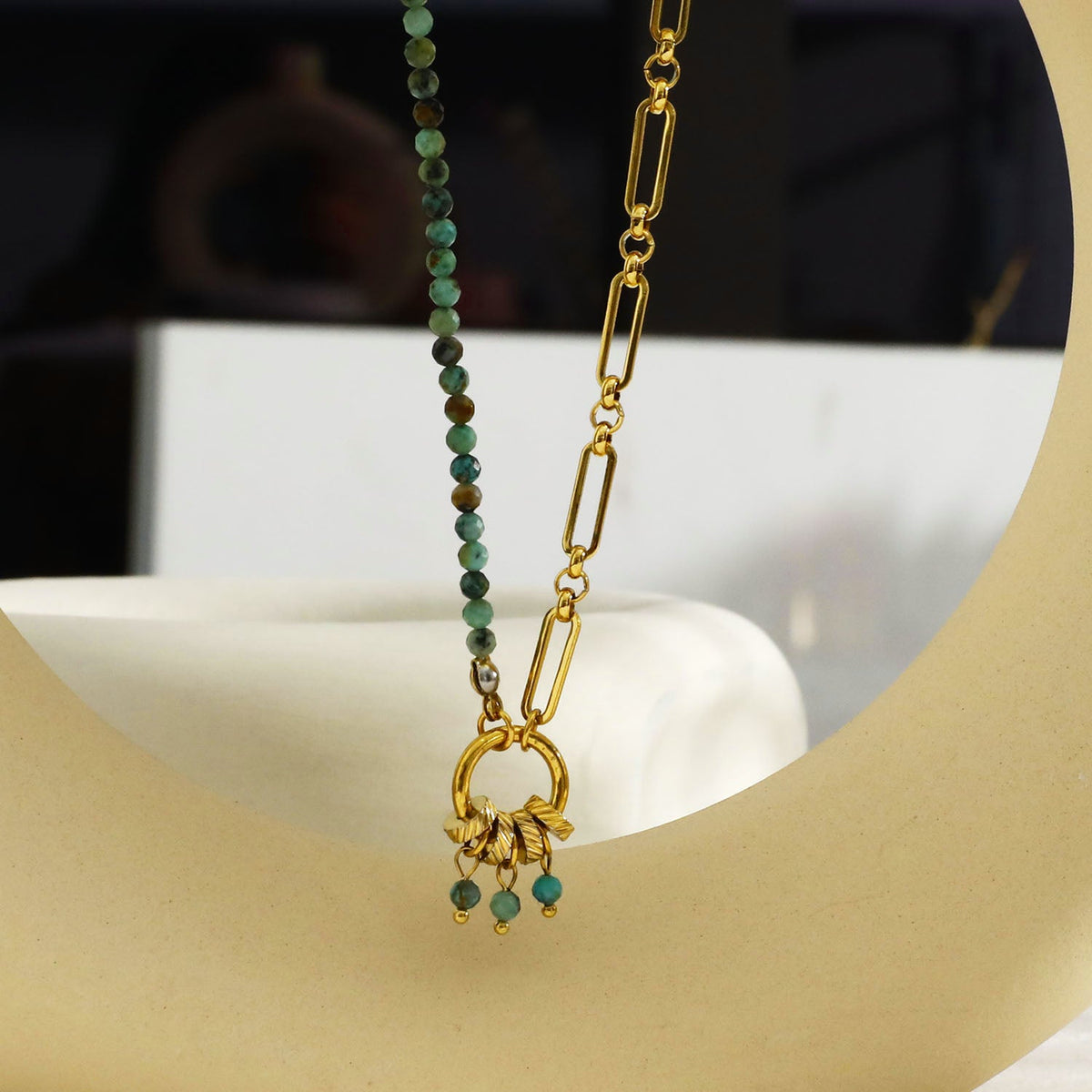 LYON : Collier en or avec pendentif charme en pierre naturelle turquoise africaine style bohème-chic