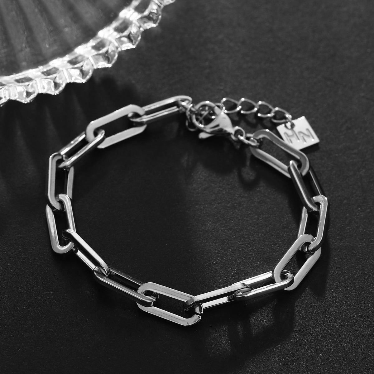 JACKI : Bracelet contemporain en argent avec trombone