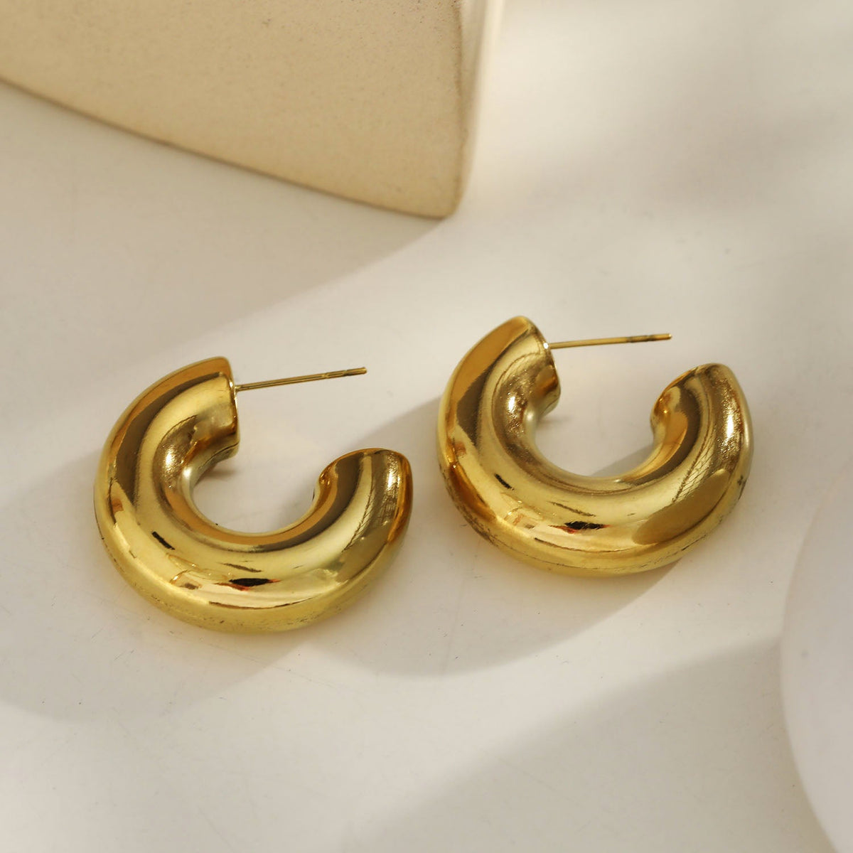 Boucles d'oreilles créoles tubulaires style DEMONTE, creuses et épaisses, à surface lisse, en or