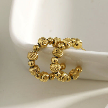Boucles d'oreilles créoles LUANDA contrastées dorées et perlées