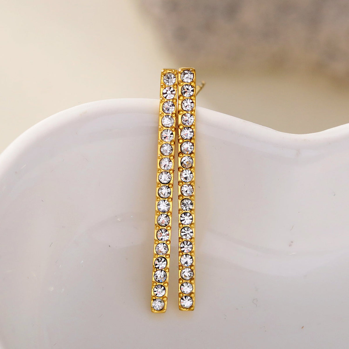 REGINA : Clous d'oreilles pavés avec pierres en zircone