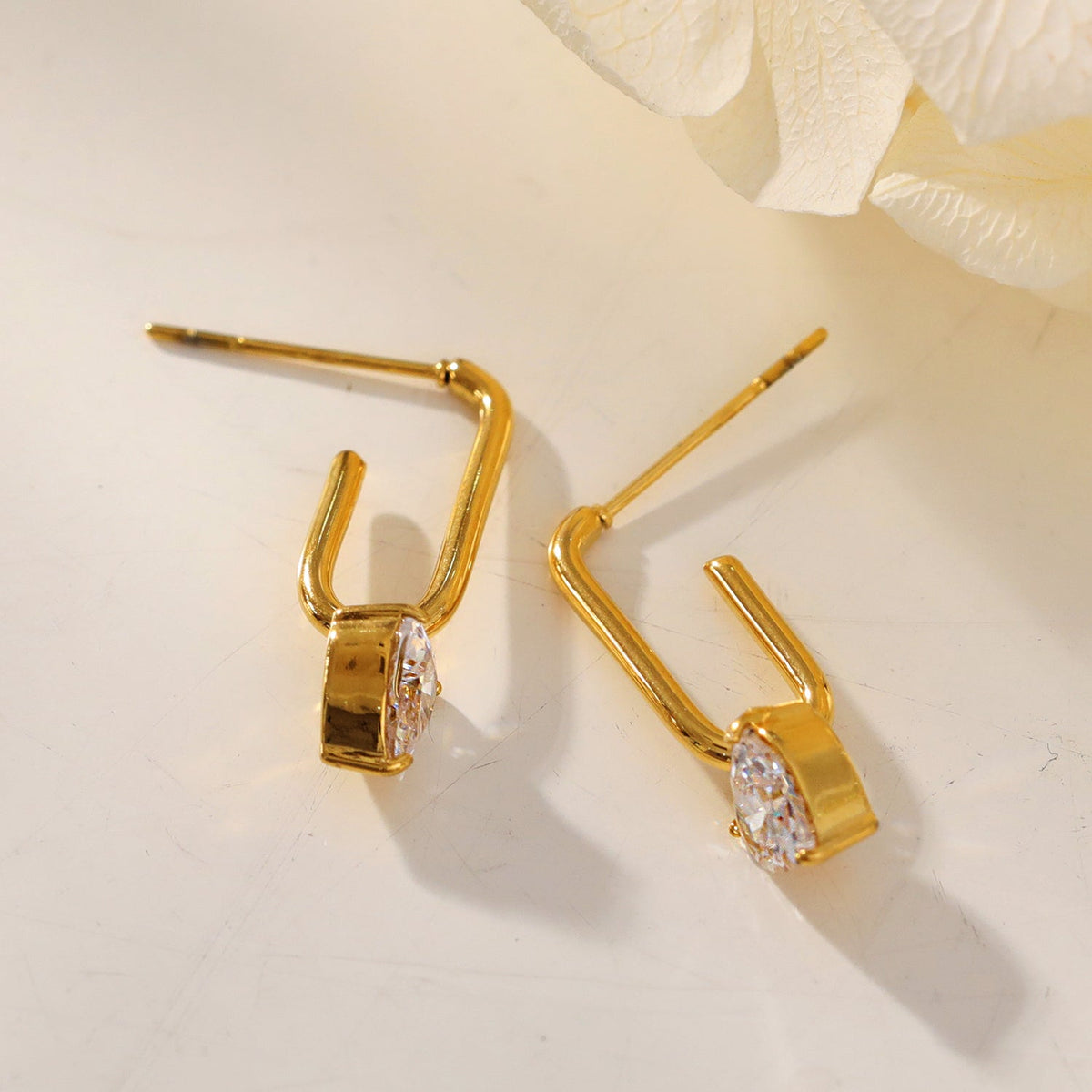ARÊTE : Romance Intemporelle – Boucles d'oreilles Gemme Cœur Trombone