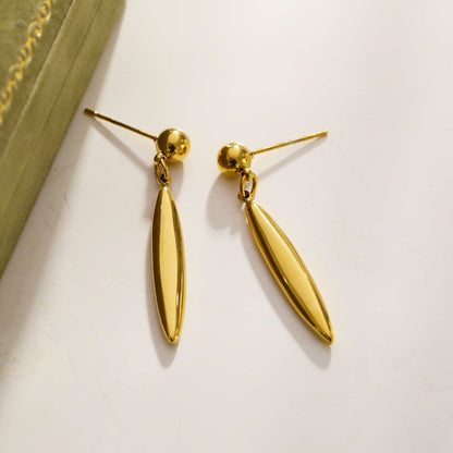 ARACELI : Boucles d'oreilles ovales délicates d'inspiration vintage, ornées de perles arrondies