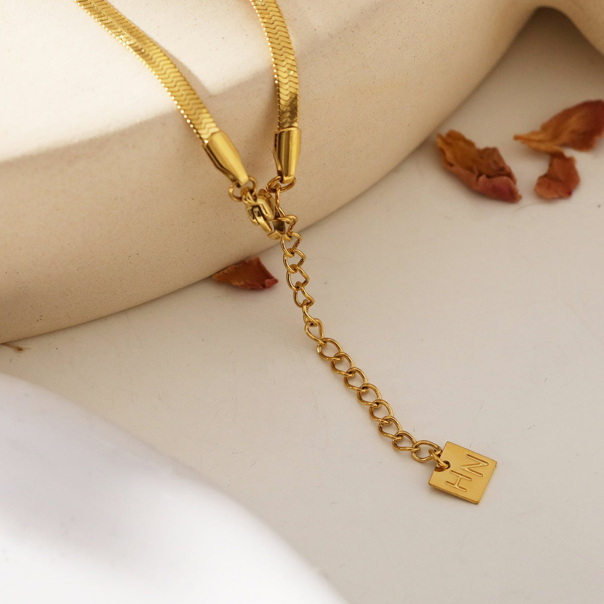 MESTIA : Collier combiné avec chaînes texturées peau de serpent et tennis