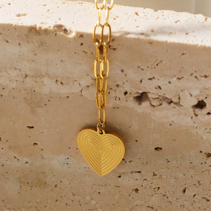 Style ALARA : Mini chaîne trombone avec un pendentif cœur à motif doré