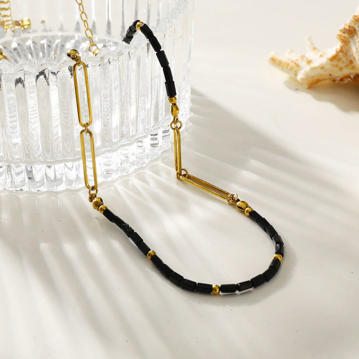 Collier chaîne trombone perlé LORENA noir et or