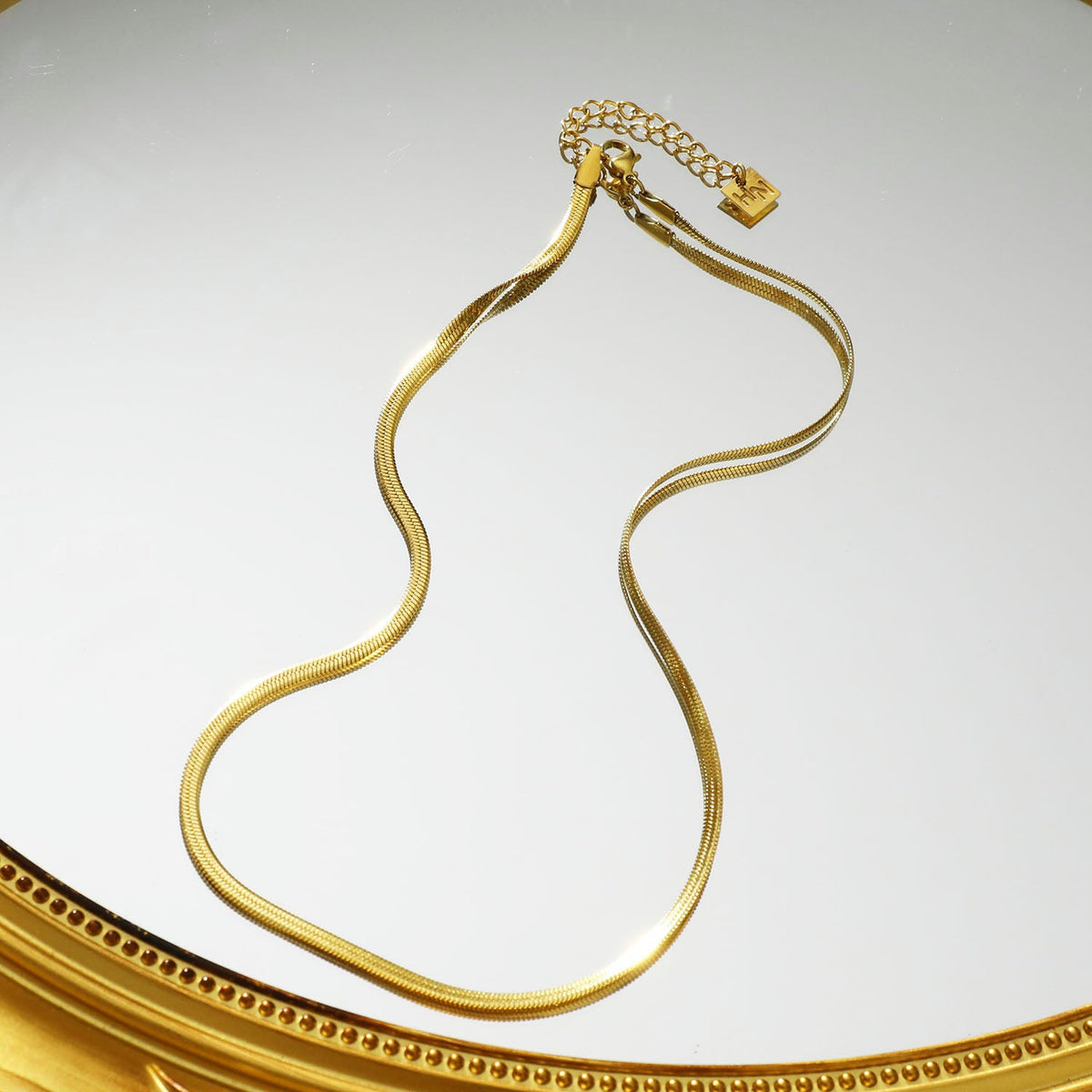 FRYDA Gold: Collier chaîne mi-large texturé peau de serpent