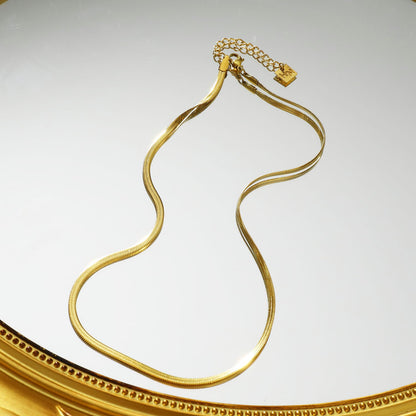FRYDA Gold: Collier chaîne mi-large texturé peau de serpent