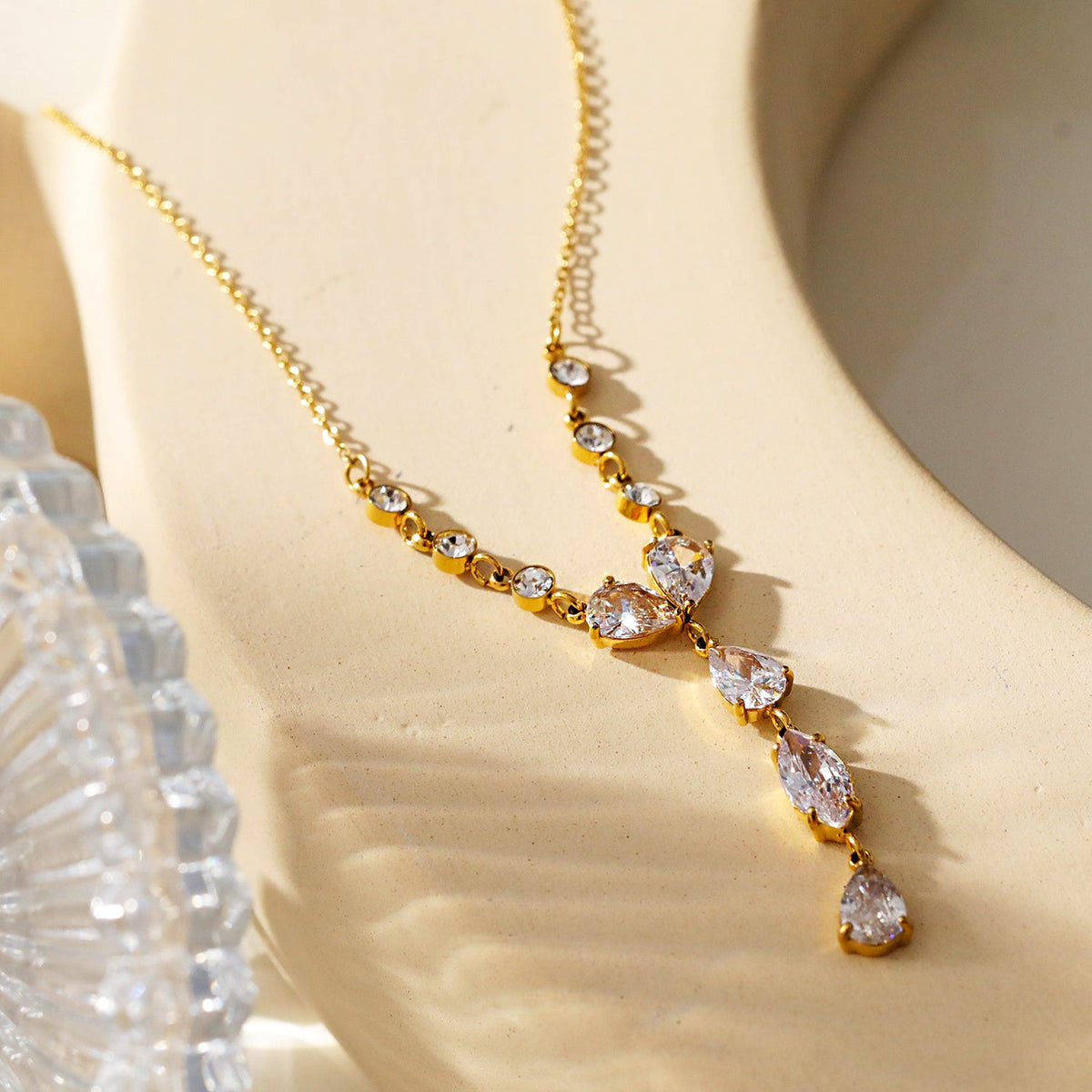 Style BUCKIE : Collier chaîne multi-pendentifs en zircone
