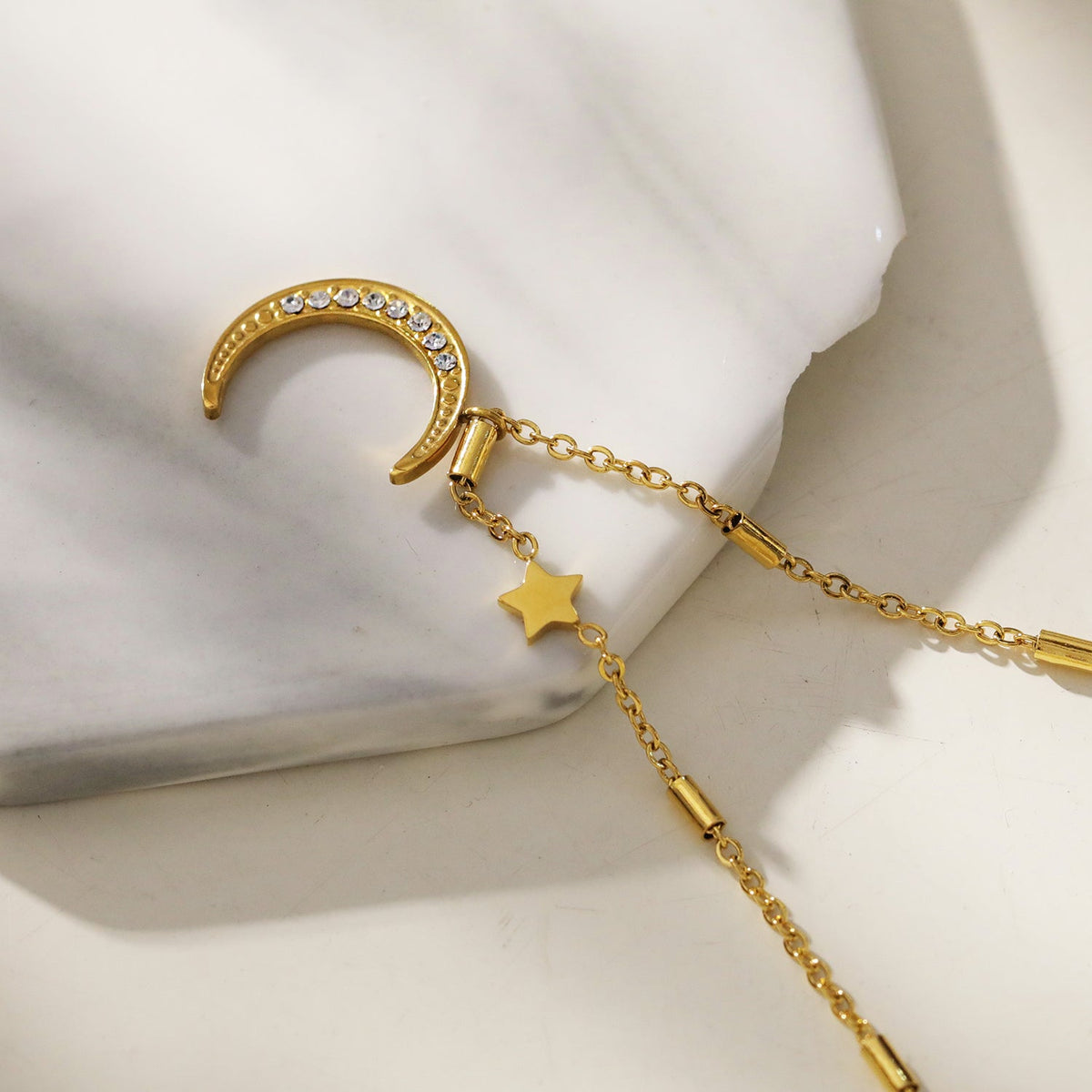 ALMERIA Gold : Magie Céleste - Collier Lune Croissante et Étoile Orné de Zircons