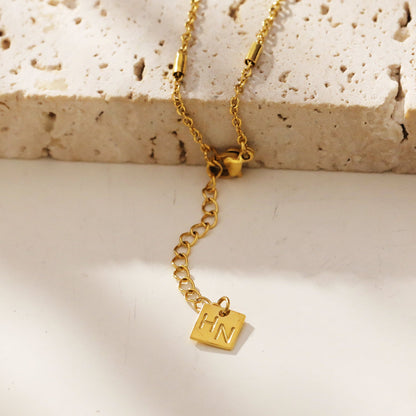 ALMERIA Gold : Magie Céleste - Collier Lune Croissante et Étoile Orné de Zircons