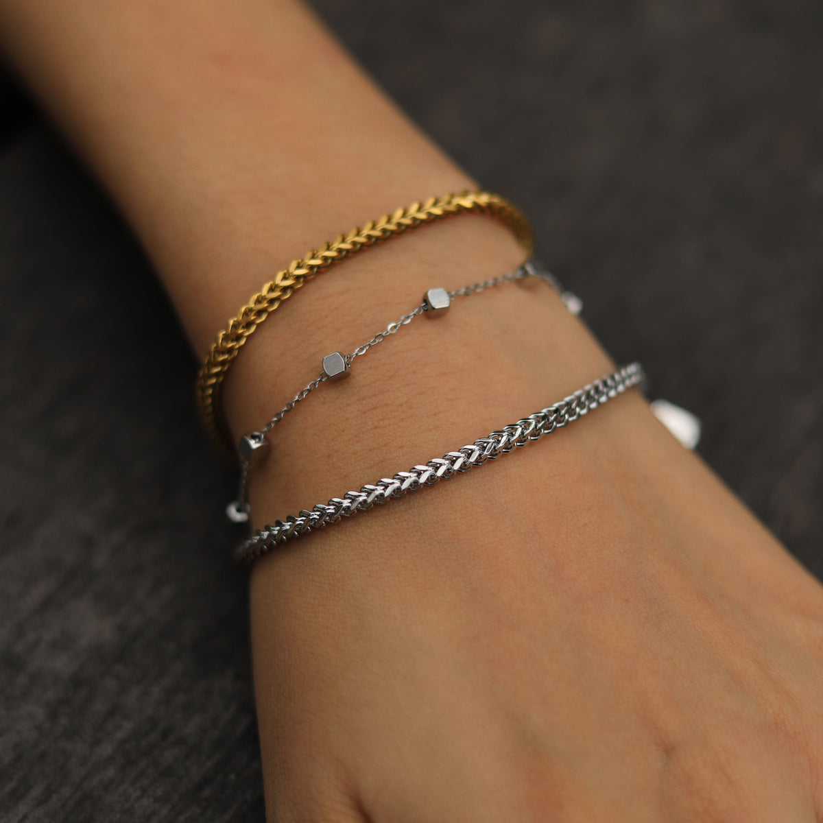 DARBY: Bracelet en argent perlé carré