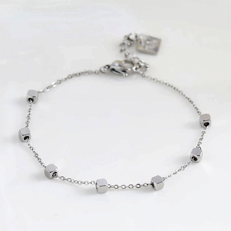 DARBY: Bracelet en argent perlé carré