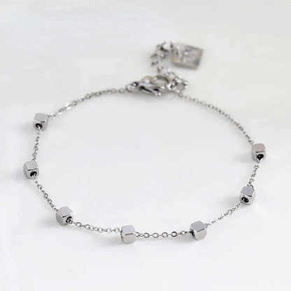DARBY: Bracelet en argent perlé carré