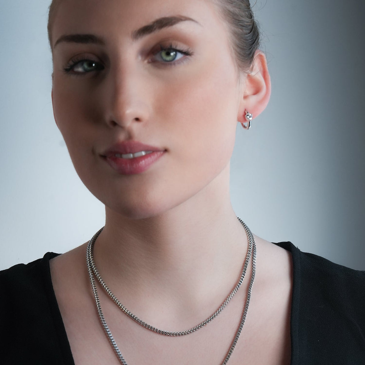 PELLA Or Blanc (Plaqué Argent) : Mini Créoles avec Moissanite en Forme de Cœur